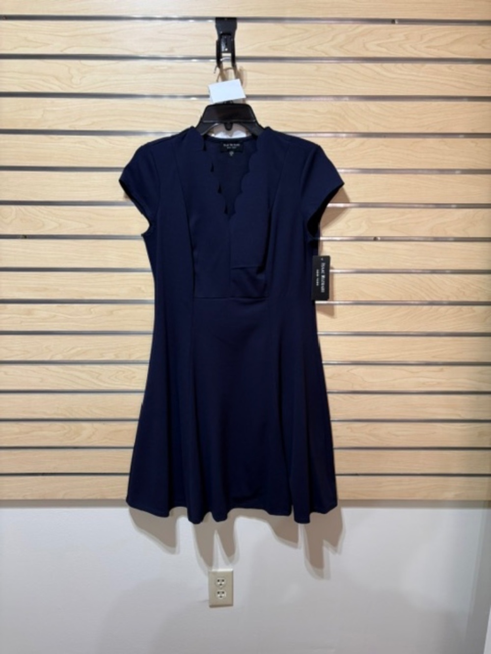 Isaac Mizrahi navy fit and flare scalloped Vneck dress Size S